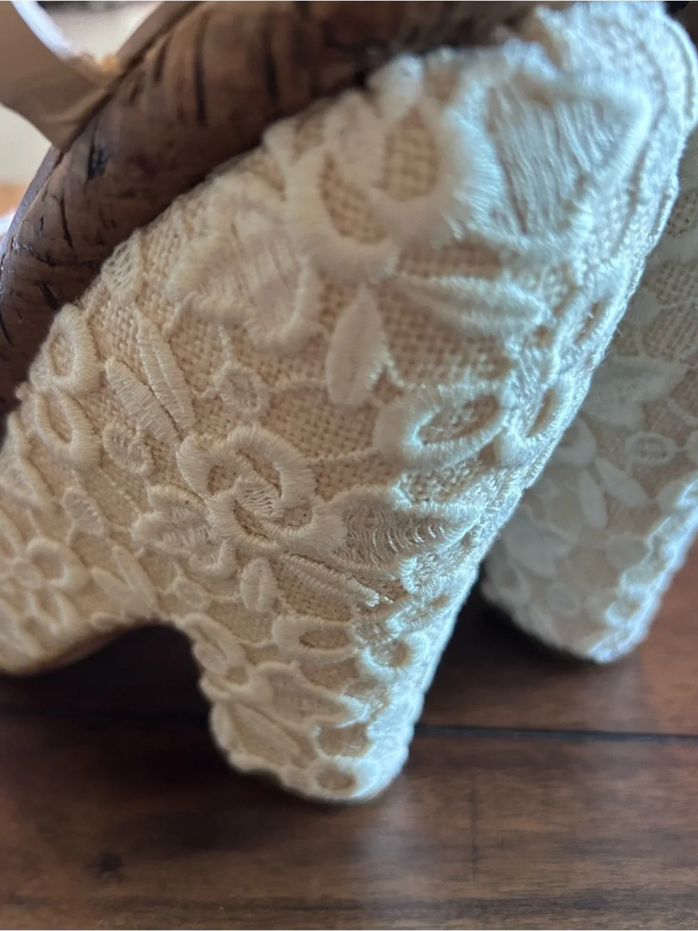 Nina Ricci NR18119 Ivory Floral Embroidered Platform Wedge Sandals Size 40 US 10